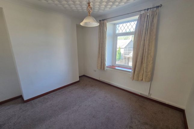 15, Bryn Awel, Neath photo 3