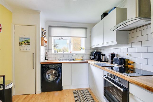 43 Sunningdale Court Jupps Lane, Worthing photo 4