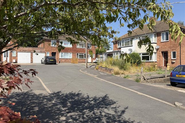 15, Highlands Close, Warwick photo 2