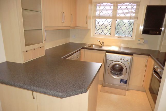 Kings Chase, East Molesey photo 2
