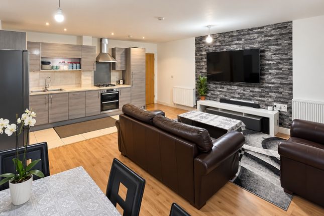 2 Otter Way, Yiewsley, WEST DRAYTON photo 3