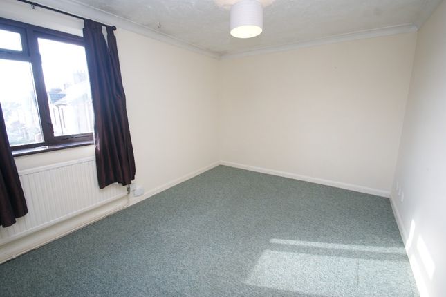 Flat 2, 30, Eastfield Road, Andover photo 4