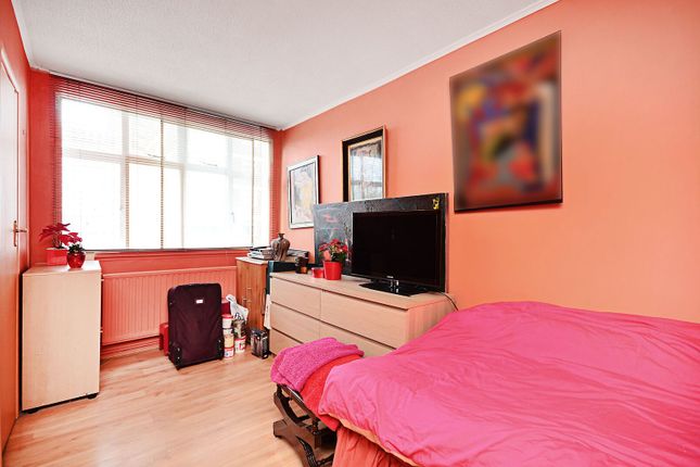 Romney Court, Shepherd's Bush photo 2