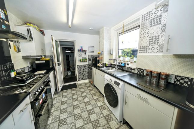 33, Holmwood Drive,, Leicester photo 4