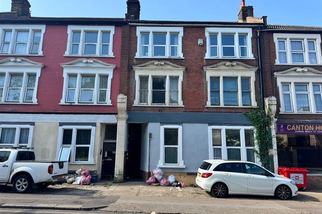 2-bed flat on Station Road, WESTCLIFF-ON-SEA, £78,000