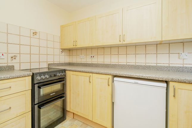 19, Cedar Court (Addlestone), Addlestone photo 3