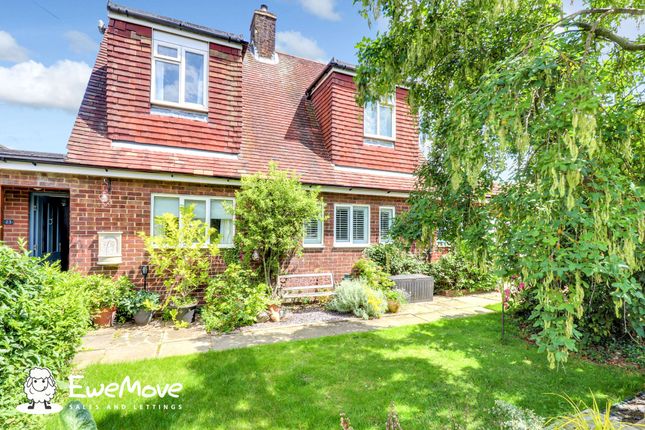 Detached house for sale in Lockhart Close, Dunstable