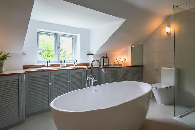 Master En-Suite Bathroom