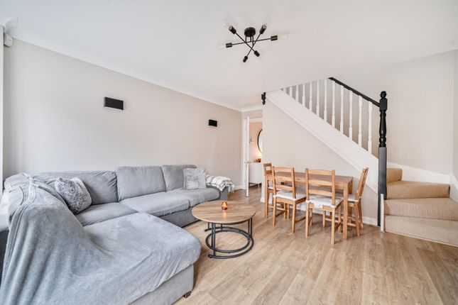 6, Pipistrelle Way, Reading photo 4