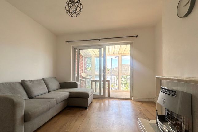 92 Sedgefield Drive, Leicester photo 2