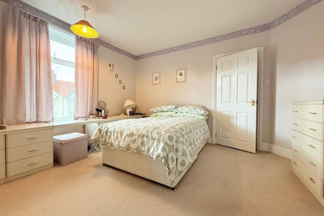 12, Sandringham Avenue, Great Yarmouth photo 4