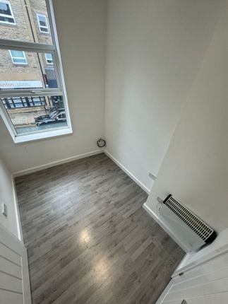 Flat to rent in Queen Street, Morley
