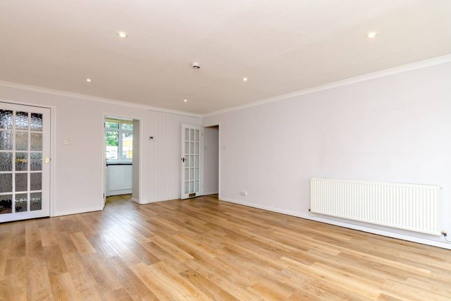 Thumbnail Flat to rent in Chobham Road, Horsell, Woking