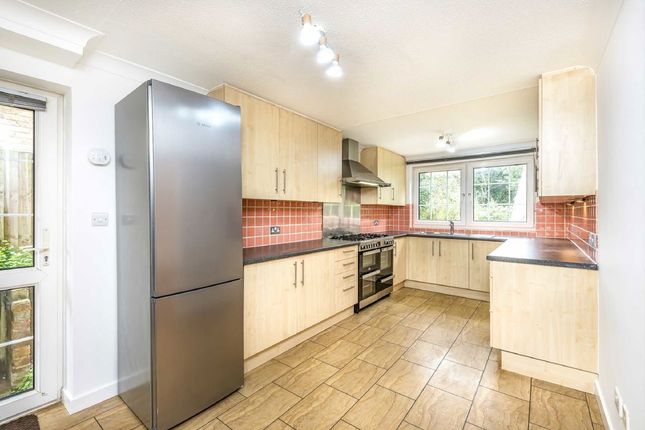 22, Lincoln Avenue, London photo 4