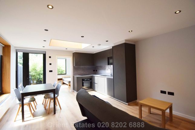 Flat to rent in Hamilton Road, London