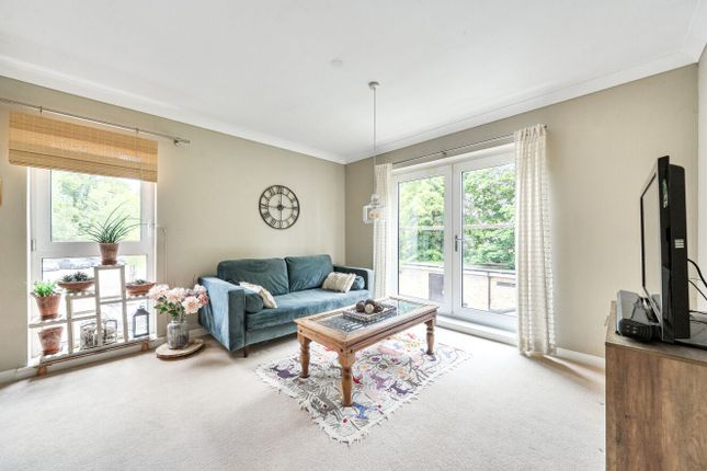 Flat Eight, Ironside Court, Teddington photo 2