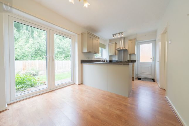 21 Meadow Close, Leicester photo 4