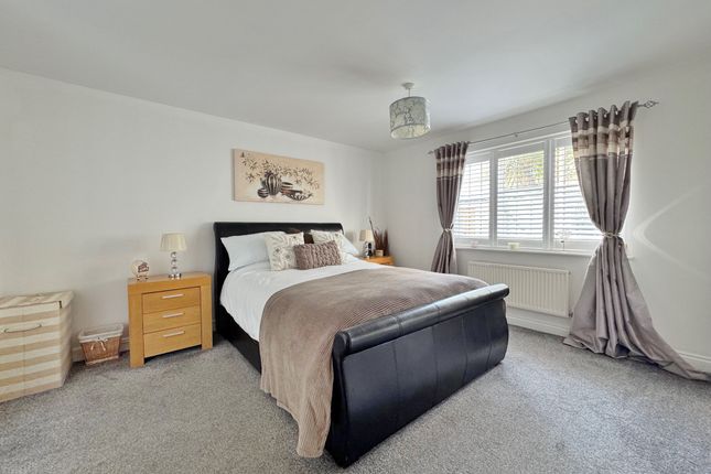 11, Skye Close, Portsmouth photo 3