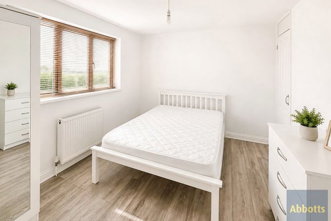 20, Basildon photo 4
