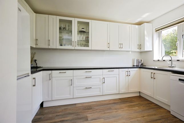 10, Cheshire Close, Salisbury photo 4