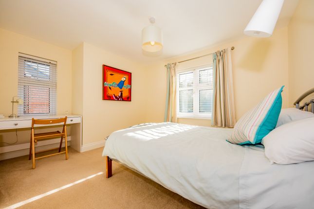 Flat for sale in Gomer Road, Bagshot