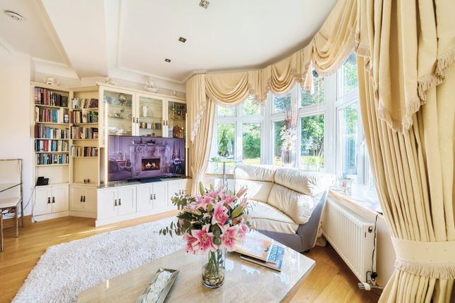 2 Wykeham House, Gordon Avenue, Stanmore photo 2