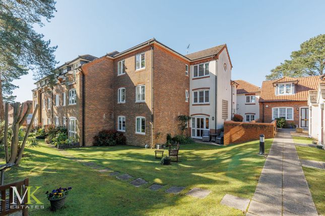 2-bed flat on 8 Catherine Wheel Gardens Marlow Drive, Christchurch, £215,000