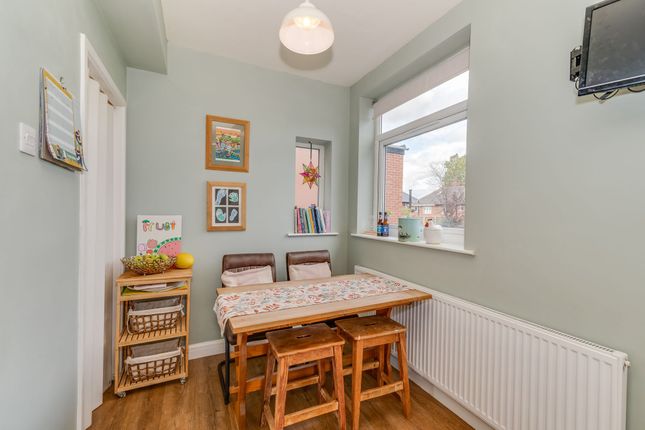 51 Hollythorpe Road, Sheffield photo 3