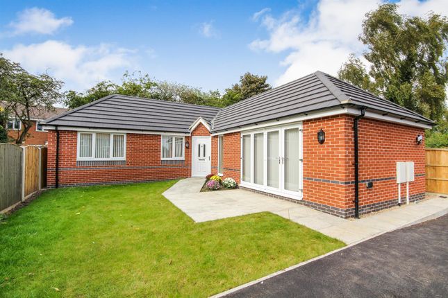 Detached bungalow to rent in Manor Road, Calverton, Nottinghamshire