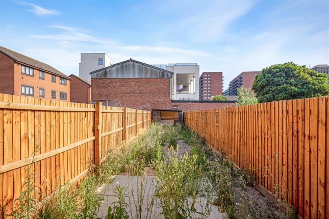 13, Pirie Street, Silvertown photo 4