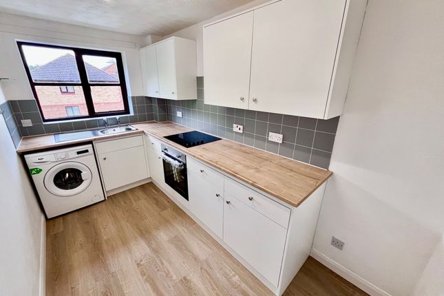 48 Pennycress Way, Newport Pagnell photo 2