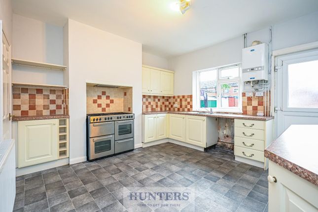 Manor Grove, Castleford photo 4