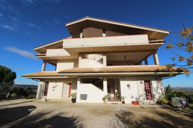 Villa for sale in Pescara, Moscufo, Abruzzo, Pe65010