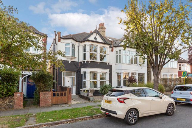 1-bed flat on London, £260,000