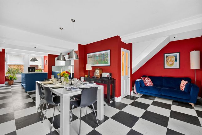 10 Womersley Road, London photo 4