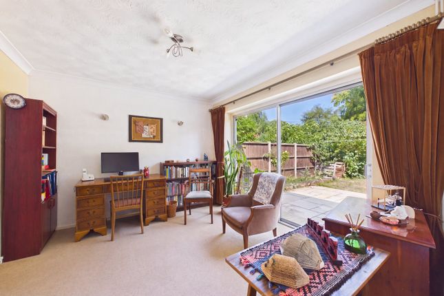 42, Thames Crescent, Maidenhead photo 4