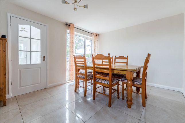 7, Holt Park Vale, West Yorkshire photo 3
