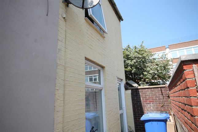 Thumbnail Semi-detached house to rent in Clapham Road South, Lowestoft