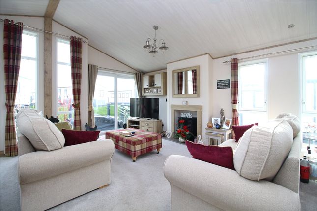7, Highcliffe Meadow, Barton On Sea photo 3