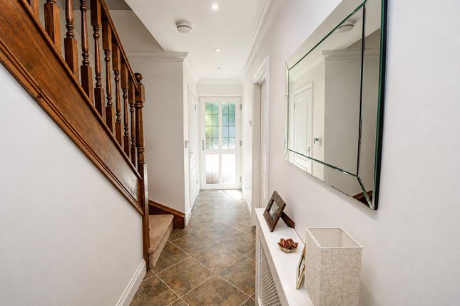21, Maple Close, Sandhurst photo 4