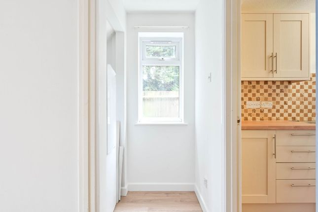 112, Beckingham Road, Guildford photo 4