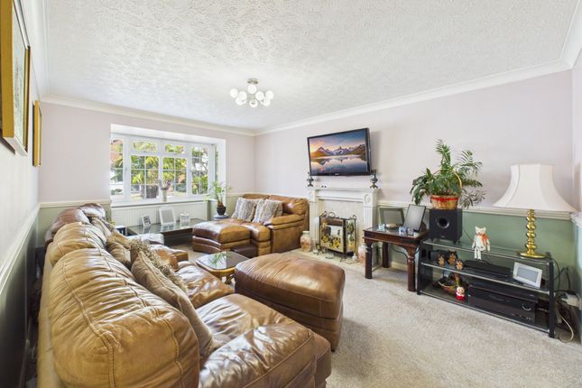 4 Ross Close, Nottingham photo 3