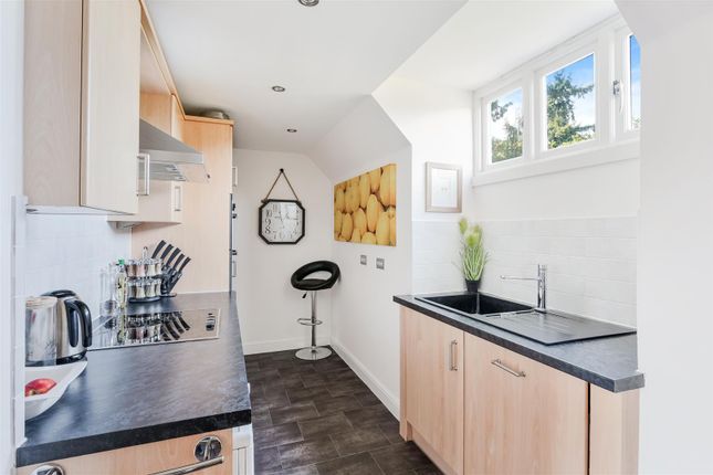 19 Elizabeth House, Elizabeth Drive, Banstead photo 4