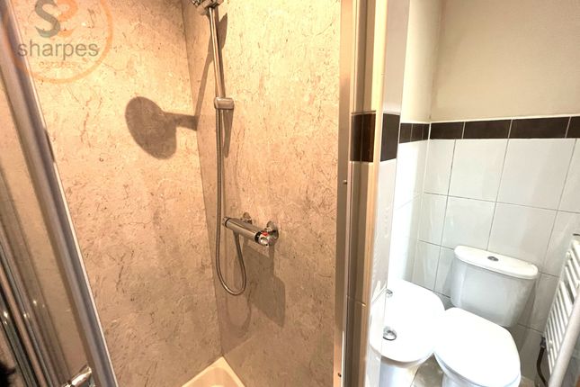 1st Floor Back Double room 118 Robinson Road, London photo 3