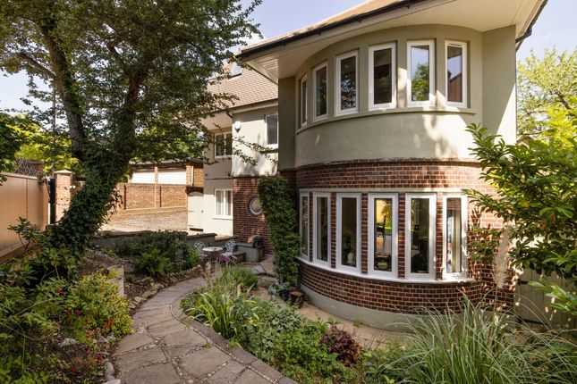Thumbnail Detached house for sale in Cholmeley Park, Highgate