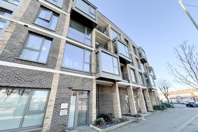 Flat for sale in Purley Way, Croydon