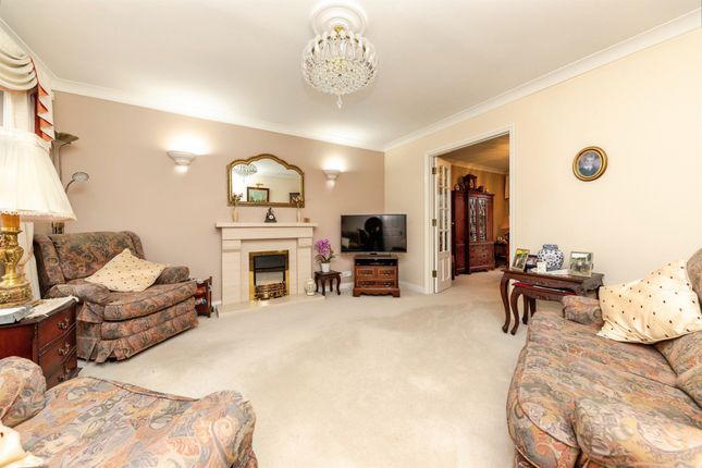 33, Kestrel Way, Sandy photo 3