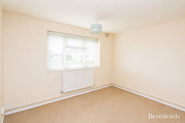 63, Waycross Road, Upminster photo 4