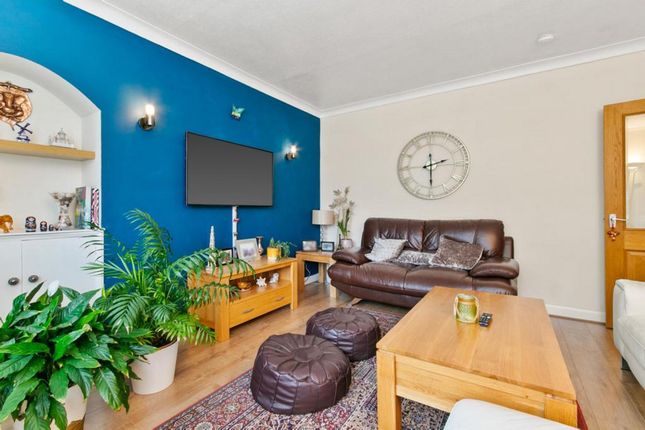 27, Castlehill Drive, Glasgow photo 4