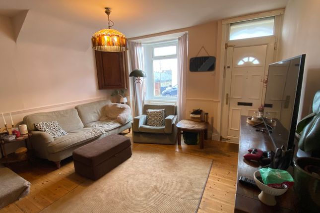 52, Deacon Street, Swindon photo 2